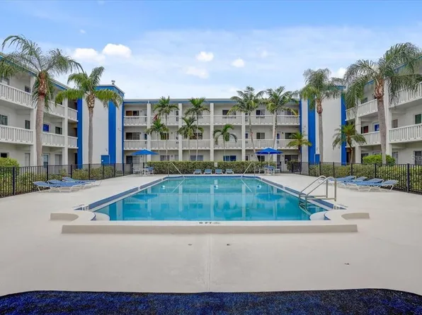 350 79th Ave N APT 204, Saint Petersburg, FL 33702