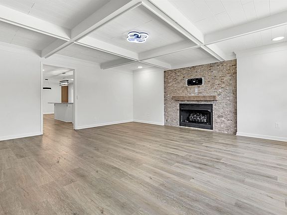 5th image of 2028 Weeping Willow Ln