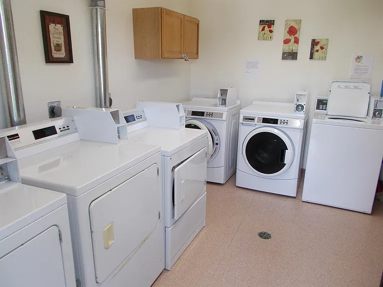 302 N Broadway St — Photo 7