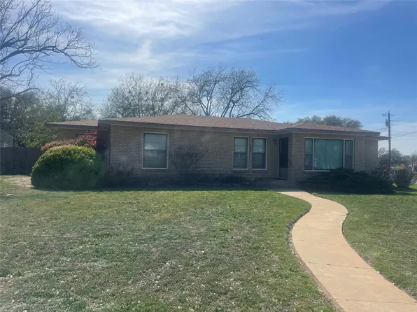 1611 Live Oak St, Goldthwaite, TX 76844