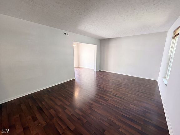 3rd image of 3469 Aylesford Ln
