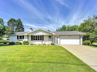 914 Alpine Dr, Green Bay, WI 54311
