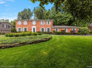 746 Birch Tree Ln, Rochester Hills, MI 48306