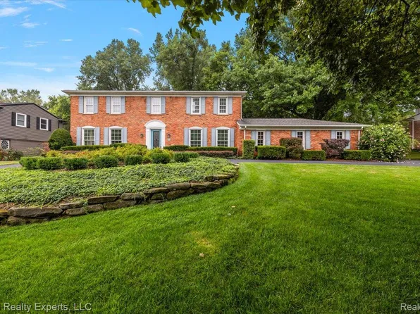 746 Birch Tree Ln, Rochester Hills, MI 48306