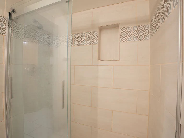 3055 N Oakland Ave — Photo 10