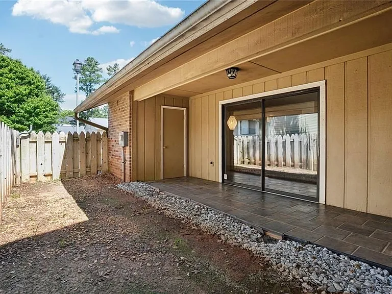 2035 Powers Ferry Trce — Photo 22