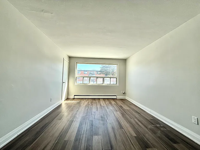280 Lorne Ave — Photo 3