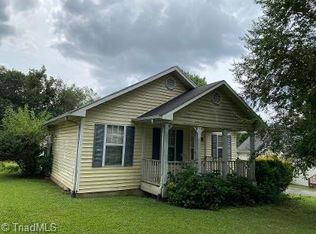 821 Virginia Ave, Thomasville, NC 27360