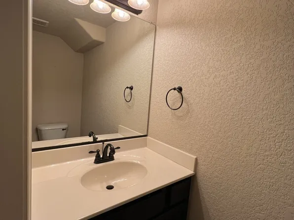 9565 Red Sunset Ct, West Des Moines, IA 50266
