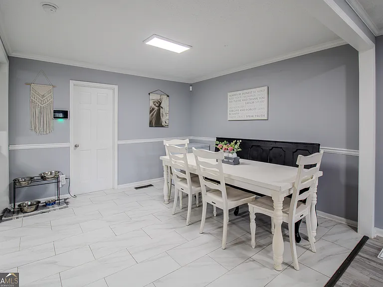 579 Lynmore Ave — Photo 8