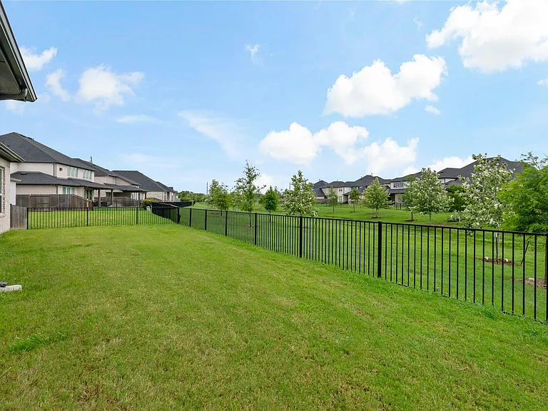 7327 Sunny Oak Ln — Photo 5