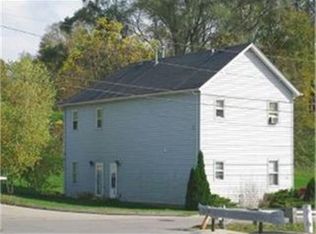 3870 Peru Rd, Dubuque, IA 52001