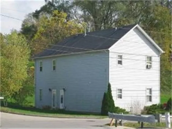 3870 Peru Rd, Dubuque, IA 52001