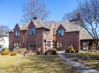 1010 Buckingham Rd, Grosse Pointe Park, MI 48230