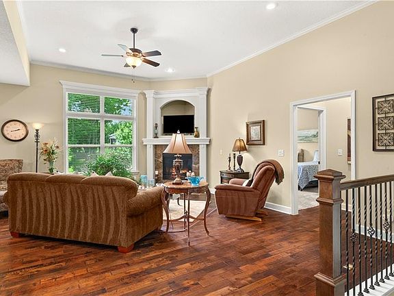 5th image of 3404 S Wood Ave