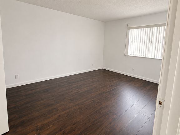 5th image of 240 Lakeview Dr APT 306
