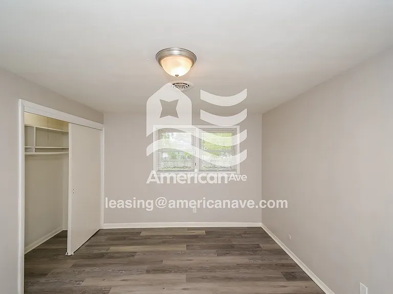 1458436_013_bedroom_12.jpg