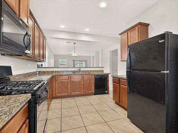 3rd image of 6809 Mountain Hawk Loop NE