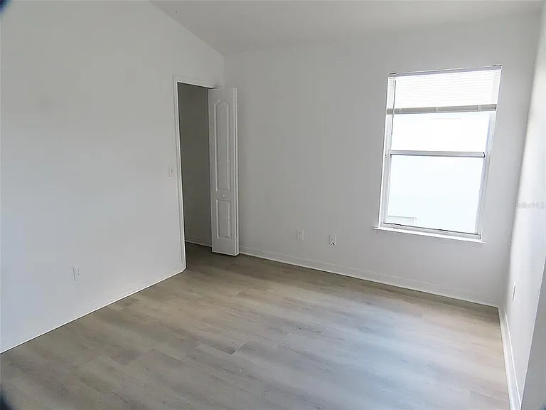 427 Wilton Cir — Photo 11