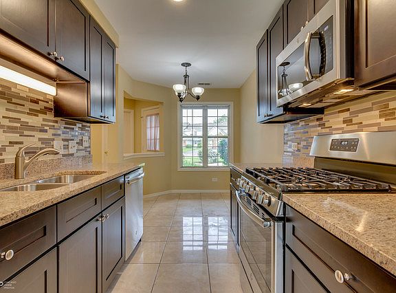 3rd image of 209 Chesterfield Ct Unit B