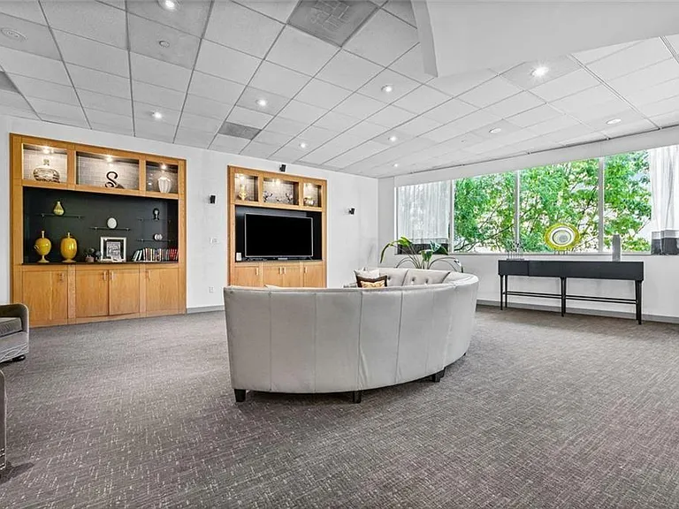 3338 Peachtree Rd NE #1105 — Photo 34