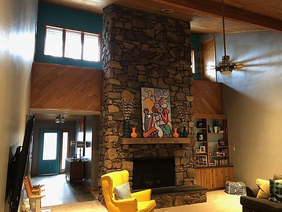 5th image of 8665 Beechcroft Pl N