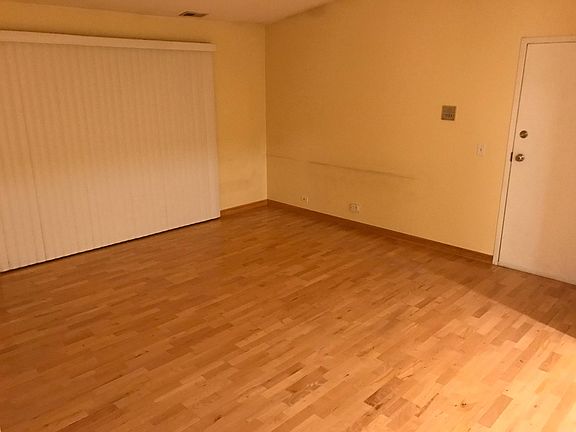 2nd image of 21W581 North Ave #111
