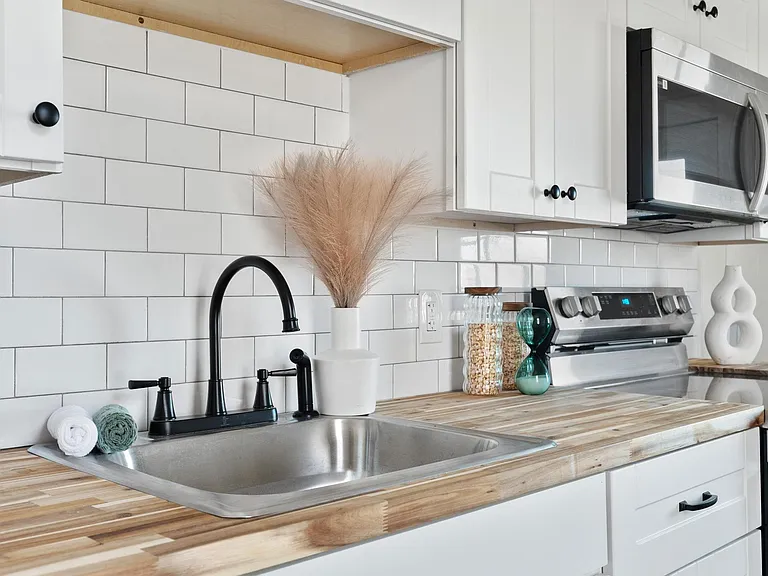 515 E Morton St — Photo 12