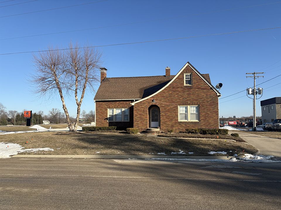 1st image of 1610 E Davis Dr