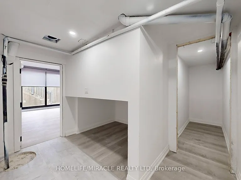 150 Stewart St — Photo 24