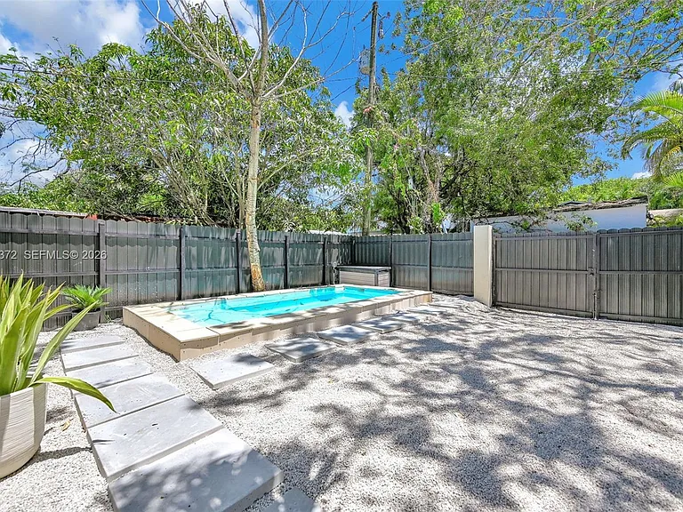 4721 NW 6th Ave — Photo 9