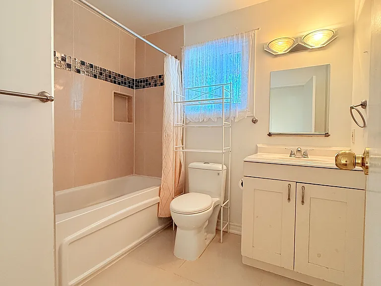 16 Madsen Cres — Photo 14