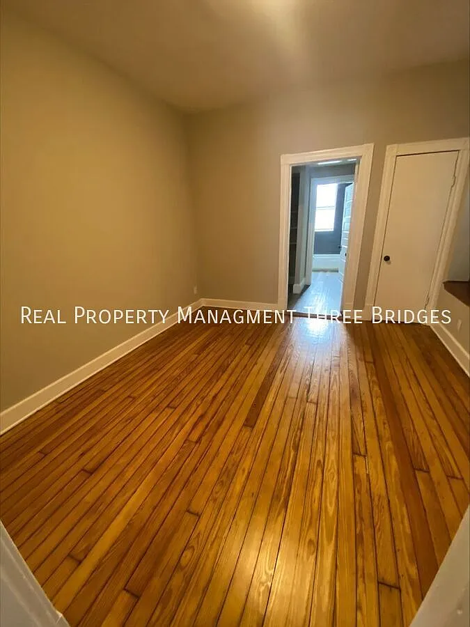 Tower Grove South 2br/1ba - First Floor Flat — Photo 4