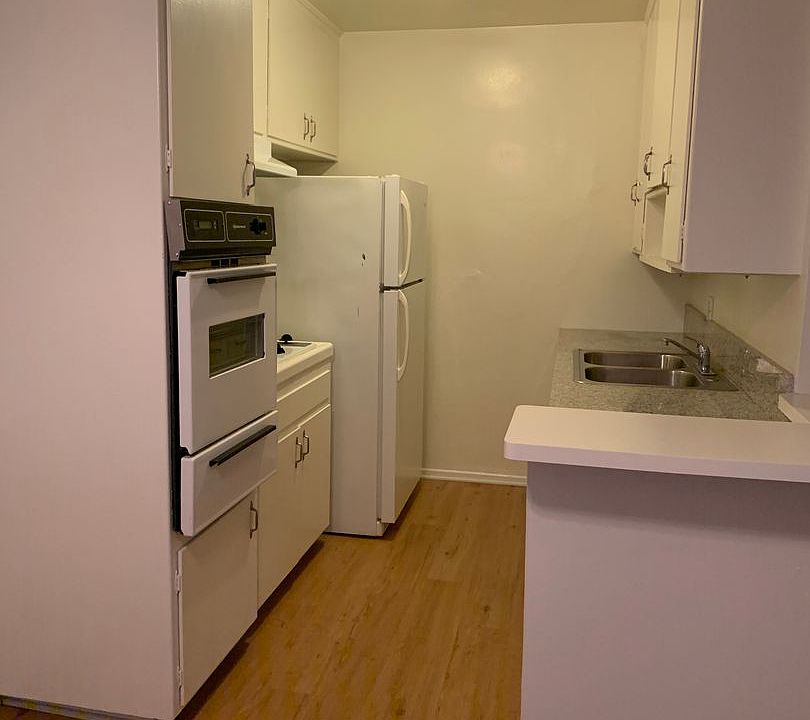1st image of 7067 Hawthorn Ave APT 17