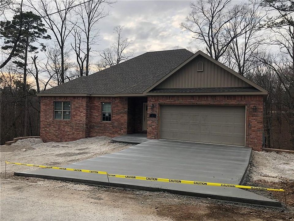 1st image of 8 Kendal Dr