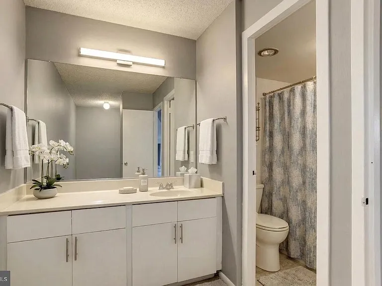2500 N Van Dorn St #1118 — Photo 5