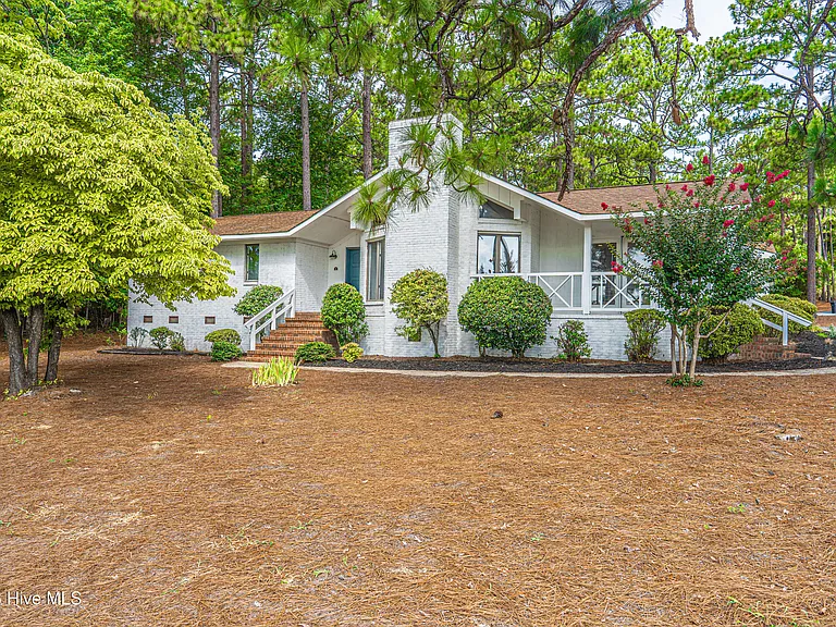 2 Sassafras Ln — Photo 2