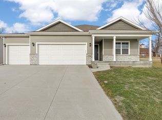 701 Prairie View Dr, West Branch, IA