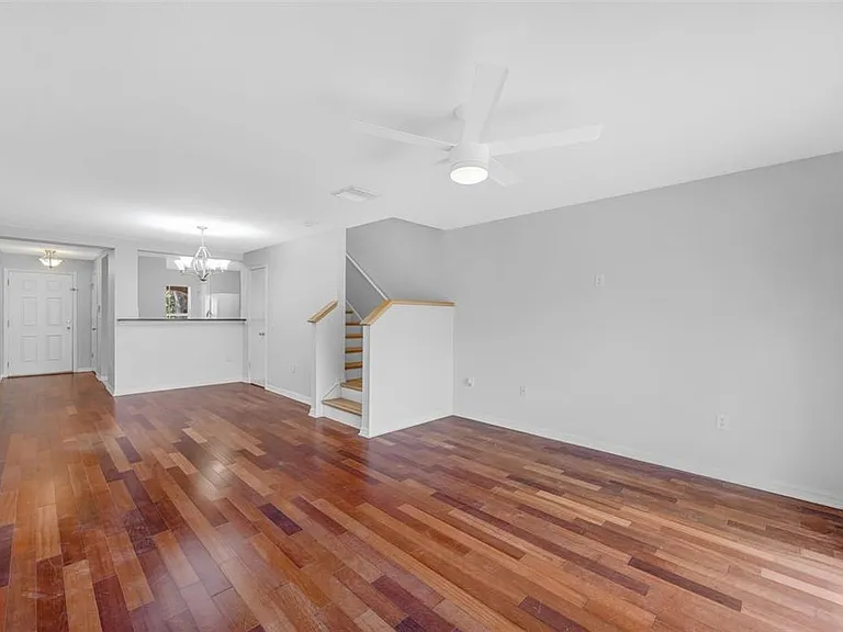 6928 Hawthorne Trace Ln — Photo 18