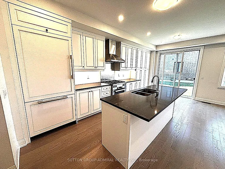 16 Donnacona Dr — Photo 6