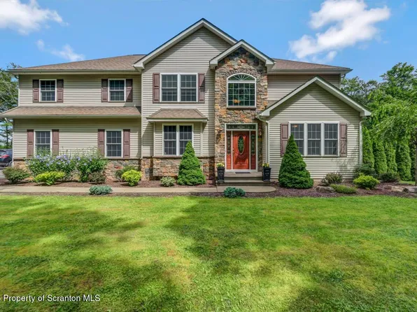 172 Constitution Dr, Moscow, PA 18444