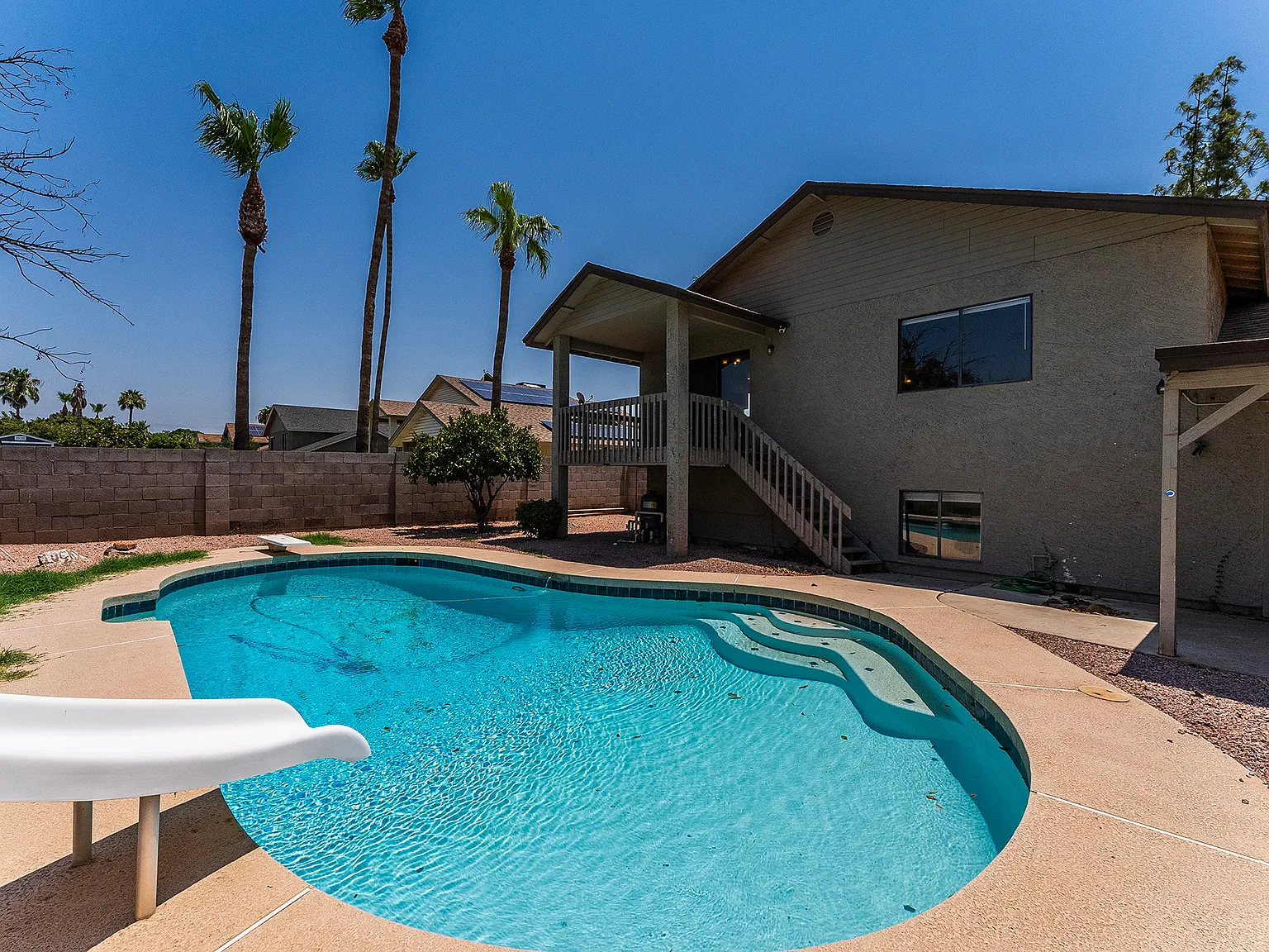 8 bed, 2365 sqft, $675 — Photo 1