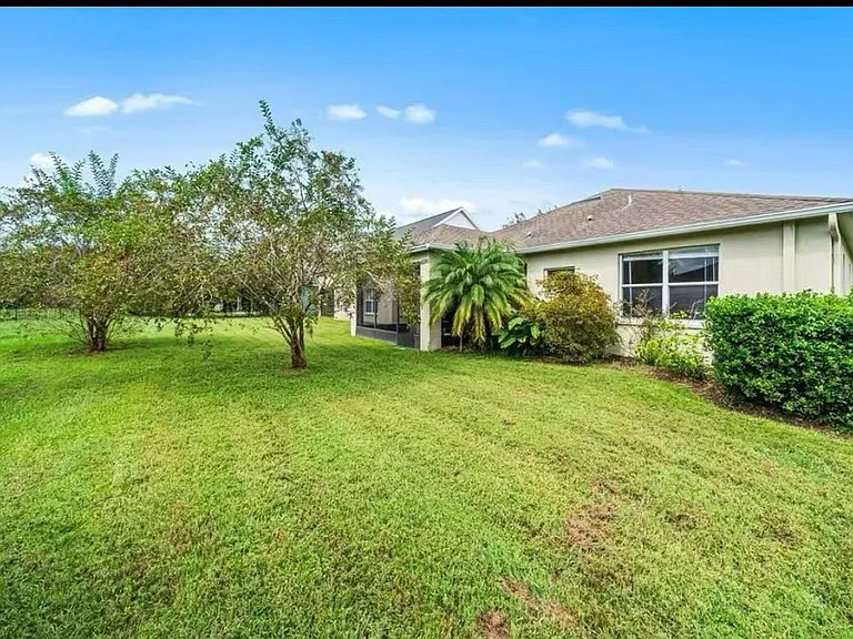 6520 Bridgecrest Dr — Photo 2