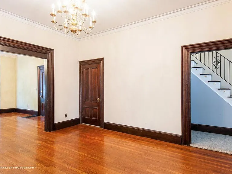 527 E 4th St #1 — Photo 20