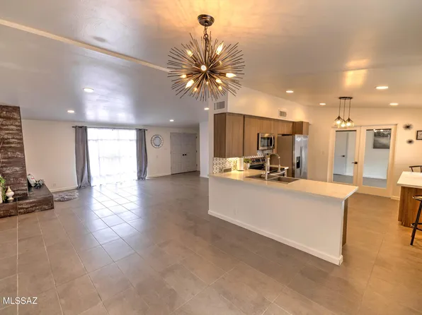 5222 E Hawthorne Pl, Tucson, AZ 85711
