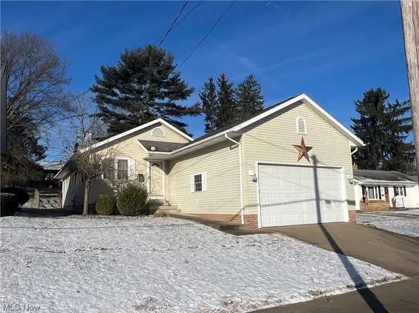 554 3rd St NE, New Philadelphia, OH 44663