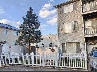 25 Simmons Loop, Staten Island, NY 10314