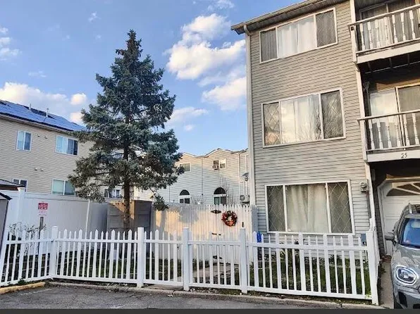 25 Simmons Loop, Staten Island, NY 10314