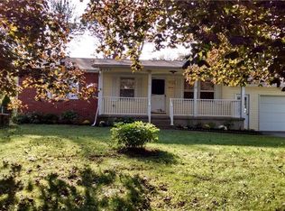 13 Ridgewood Dr, Orchard Park, NY 14127