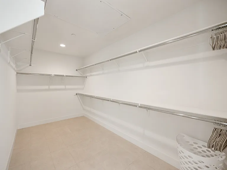 Master Suite 1 Large Walk-in Closet
